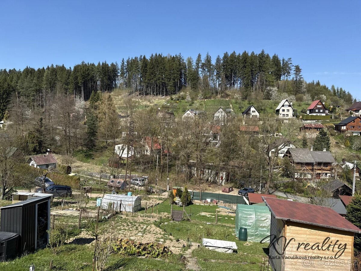 Prodej zahrady s dřevěnou chatkou, CP 357 m2, Vsetín, Amerik