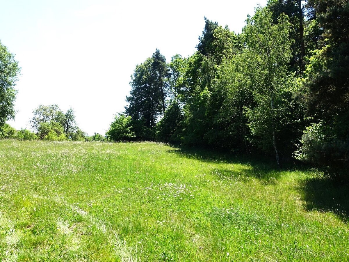 Menší pozemek 1159 m² kousek od Klatov