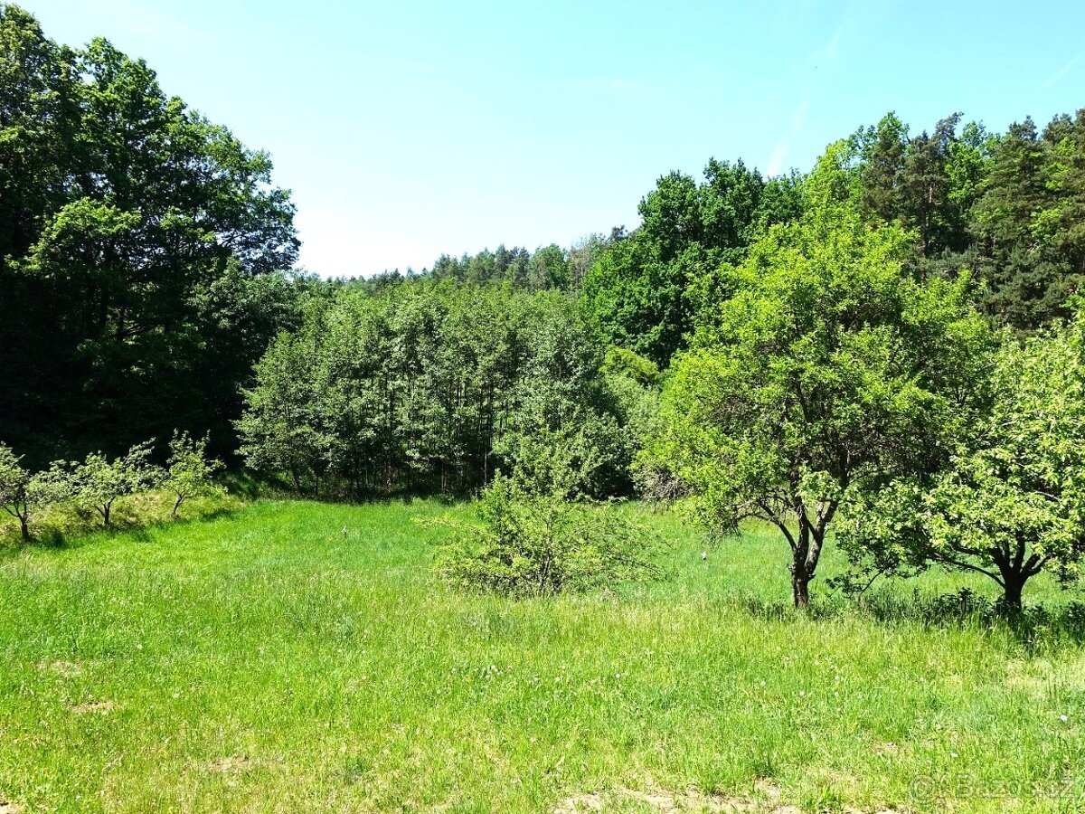 Menší pozemek 1159 m² kousek od Klatov