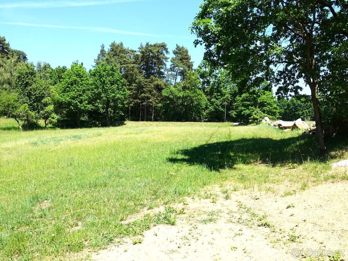 Menší pozemek 1159 m² kousek od Klatov