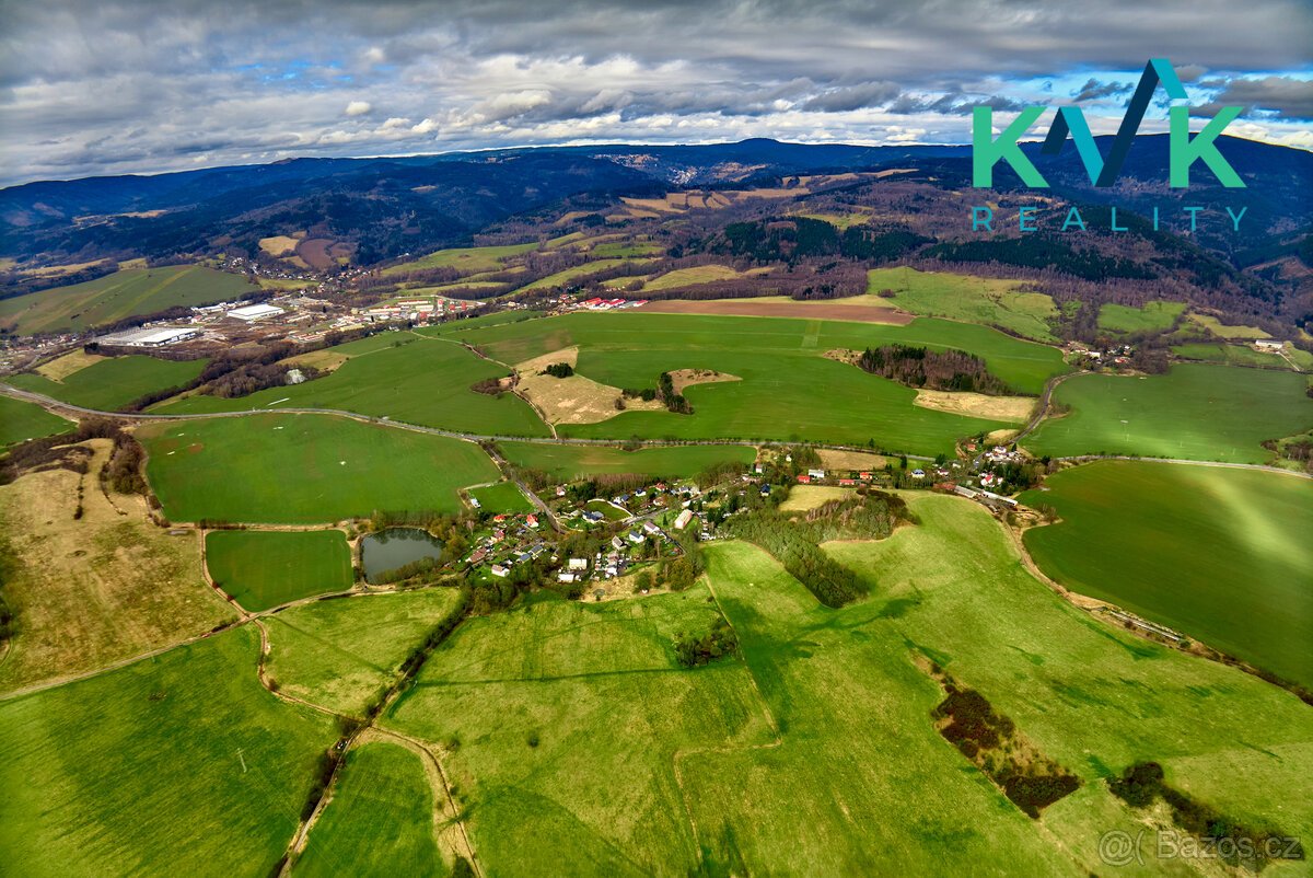 Pozemek o výměře 967m2, určený pro výstavbu rodinného domu, 
