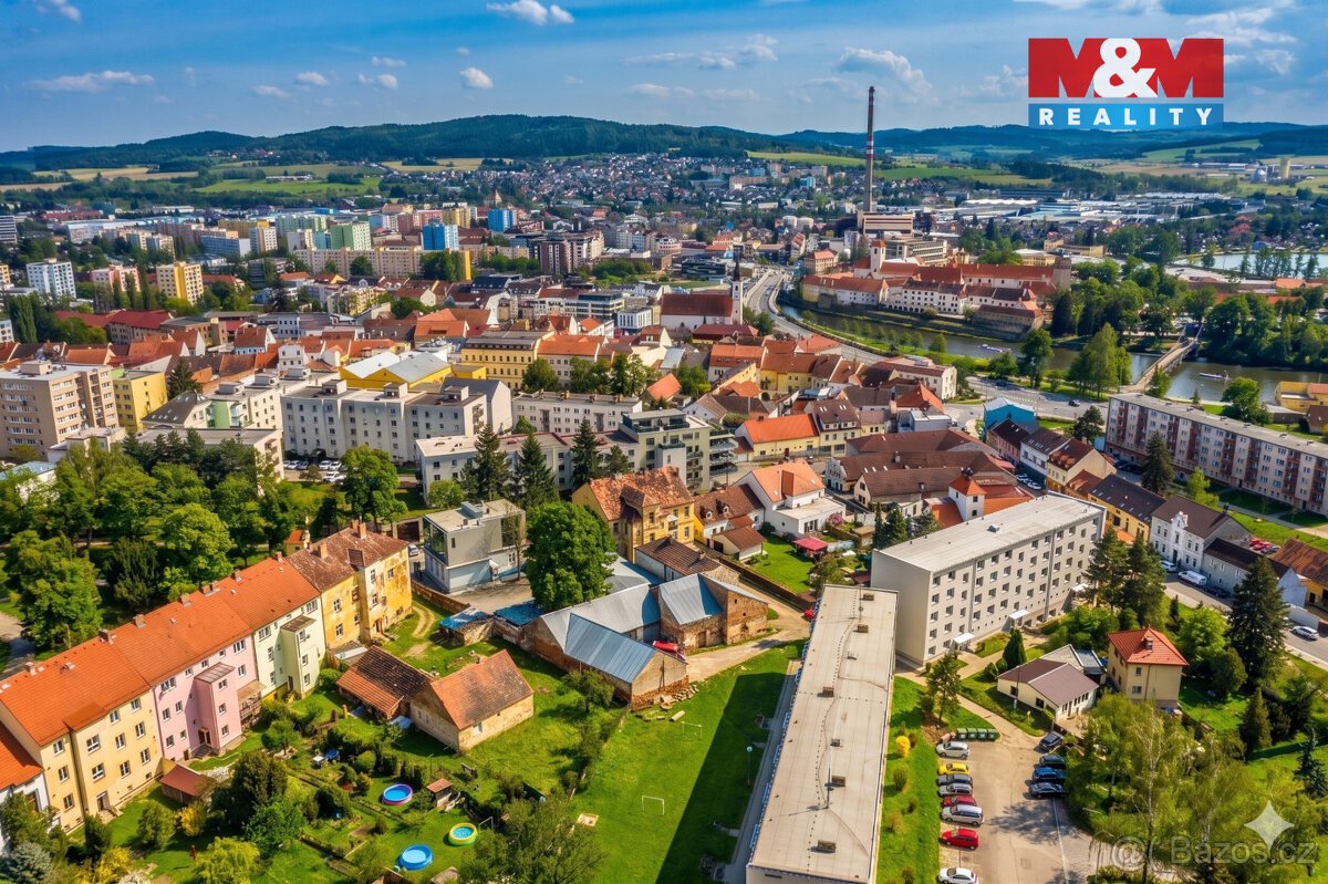 Prodej komerčního pozemku,1 795 m², Strakonice,ul.Havlíčkova