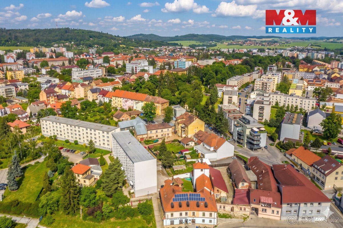 Prodej komerčního pozemku,1 795 m², Strakonice,ul.Havlíčkova