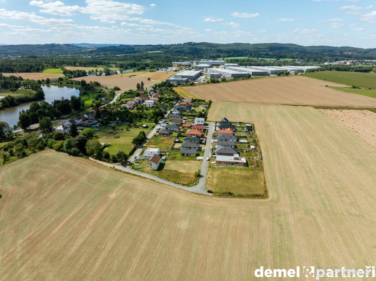 STAVEBNÍ POZEMEK  STŘÍTEŽ U JIHLAVY