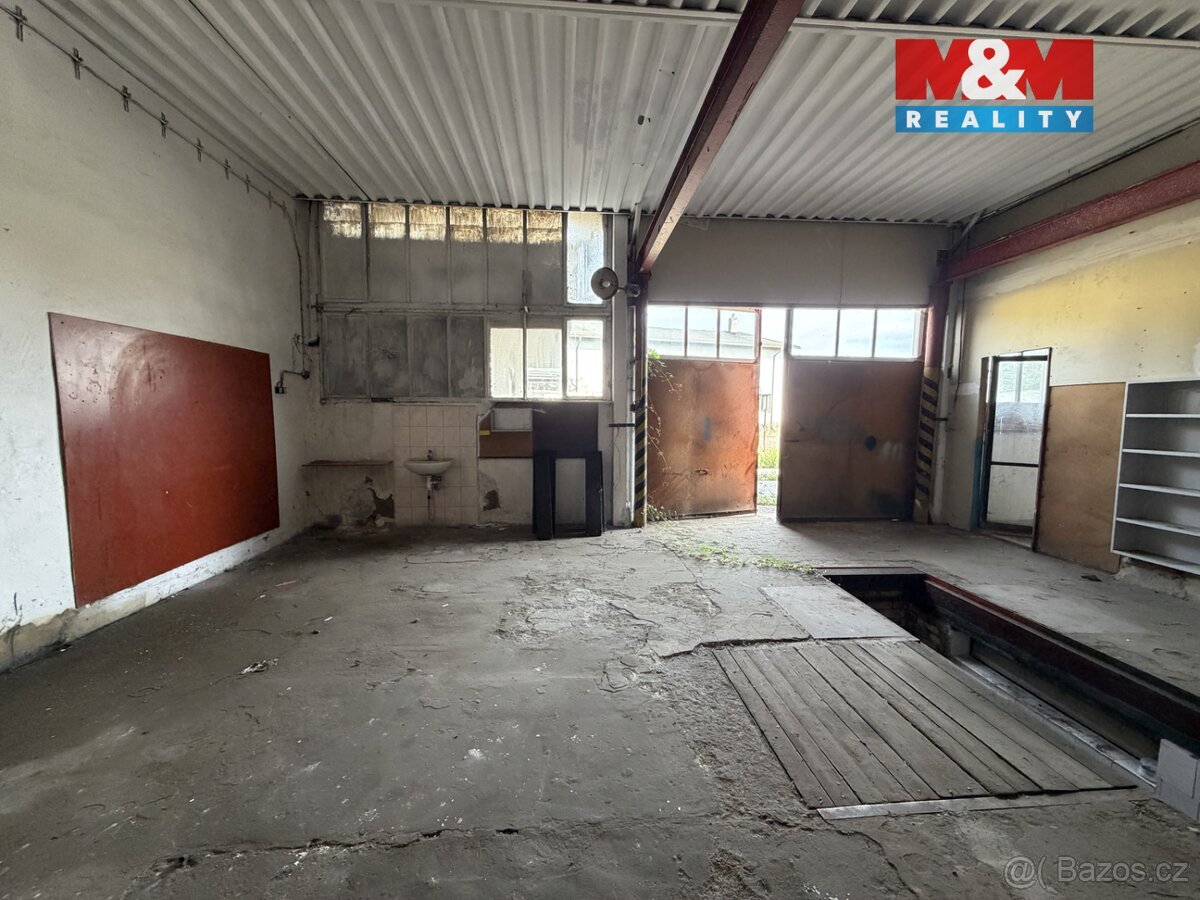 Prodej komerčního pozemku, 3387 m², Slaný