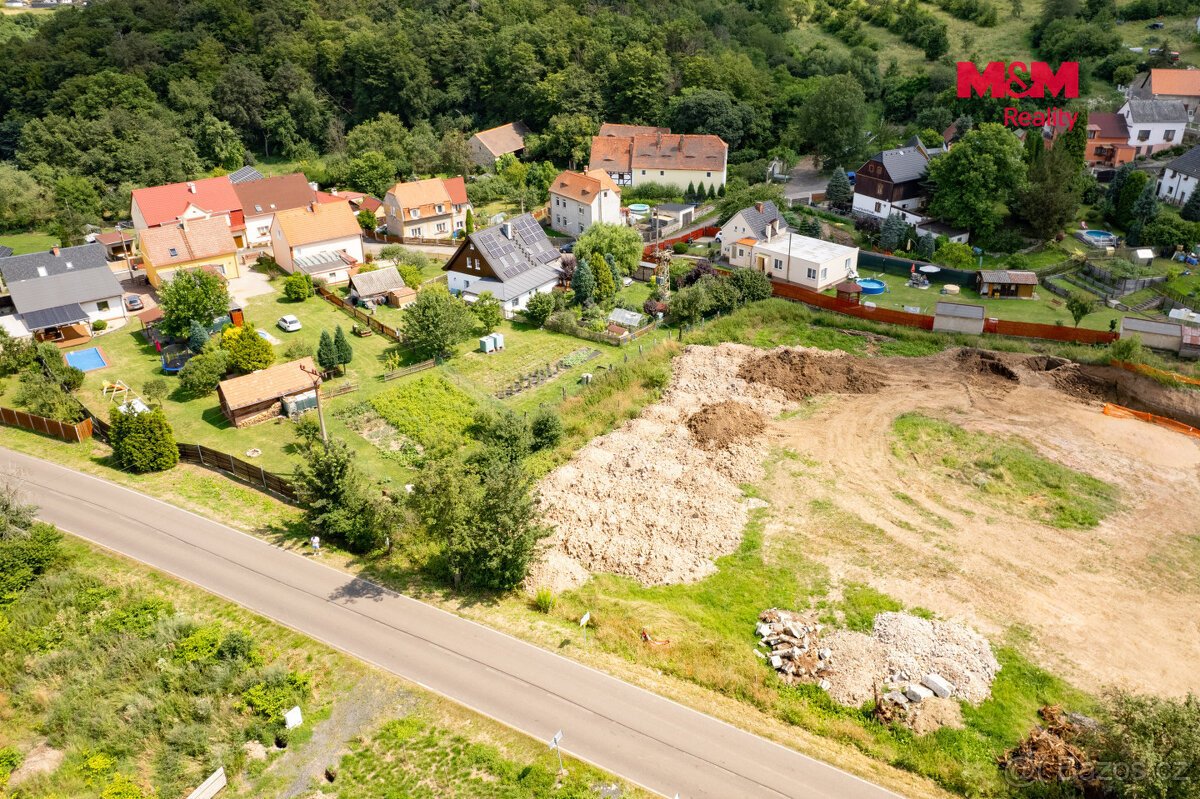 Prodej pozemku k bydlení v Bžanech