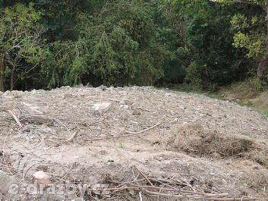 Soubor 11 pozemků o 264.996 m2, k.ú. Velichov u Žatce, okres