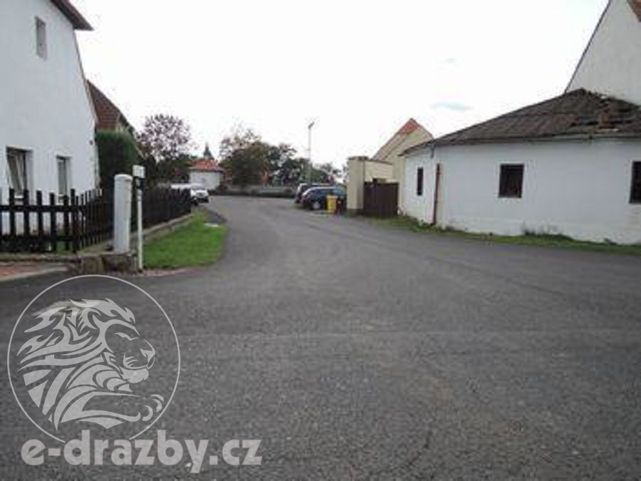 Soubor 11 pozemků o 264.996 m2, k.ú. Velichov u Žatce, okres