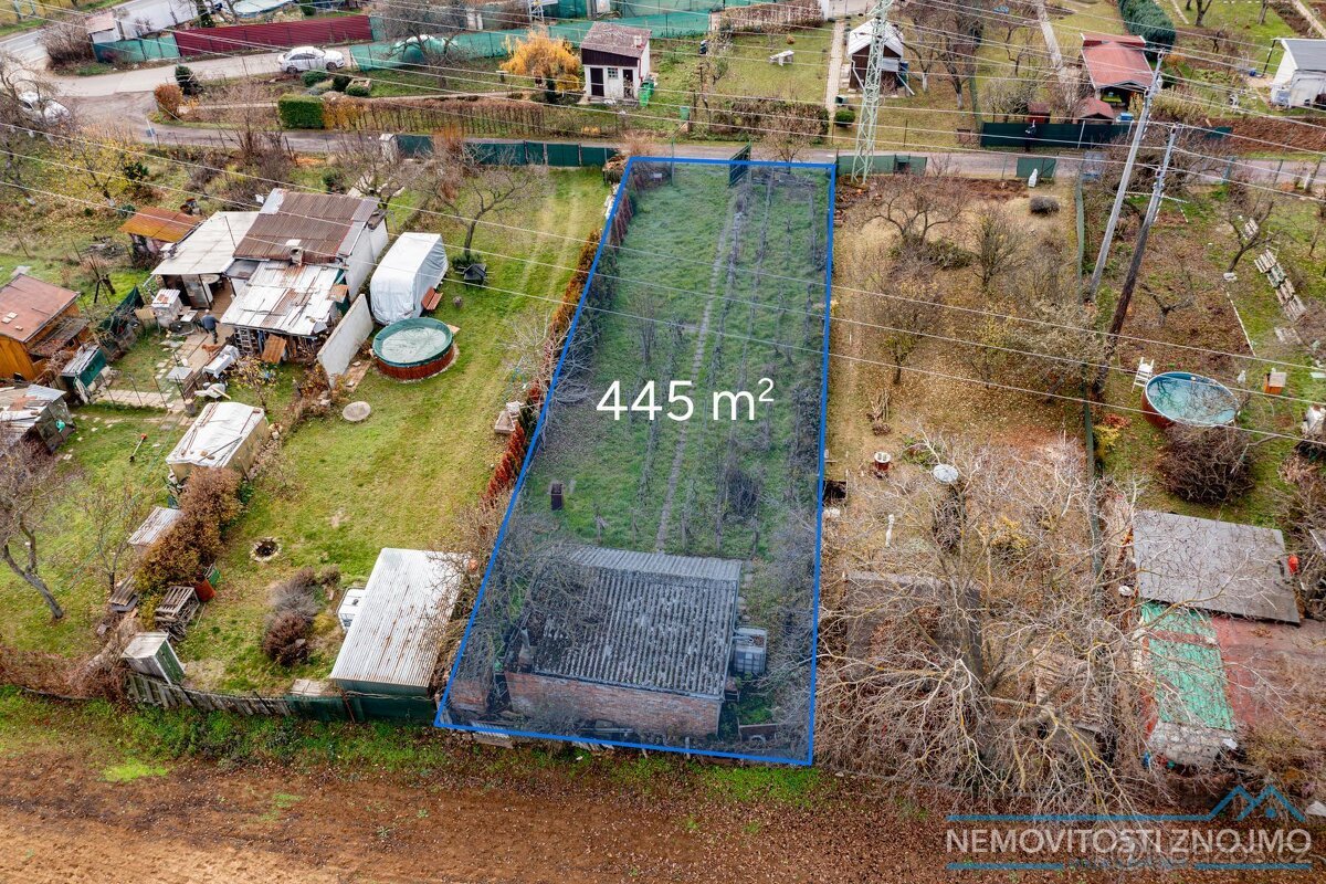 Prodej zahrady s již vystavěnou chatkou o výměře 31m2, k.ú. 