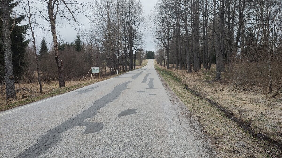 Zajímavý pozemek přímo u výpadovky směr Guglwald