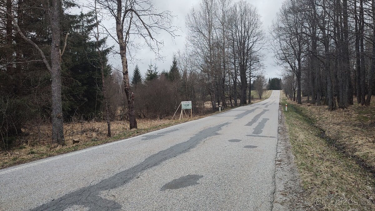 Zajímavý pozemek přímo u výpadovky směr Guglwald