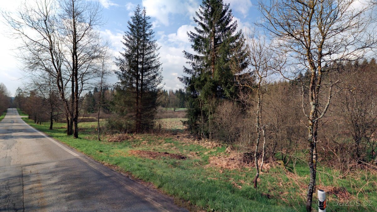 Zajímavý pozemek přímo u výpadovky směr Guglwald