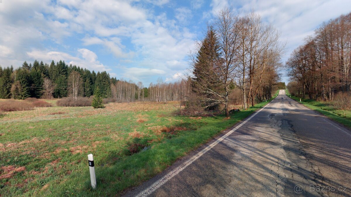 Zajímavý pozemek přímo u výpadovky směr Guglwald