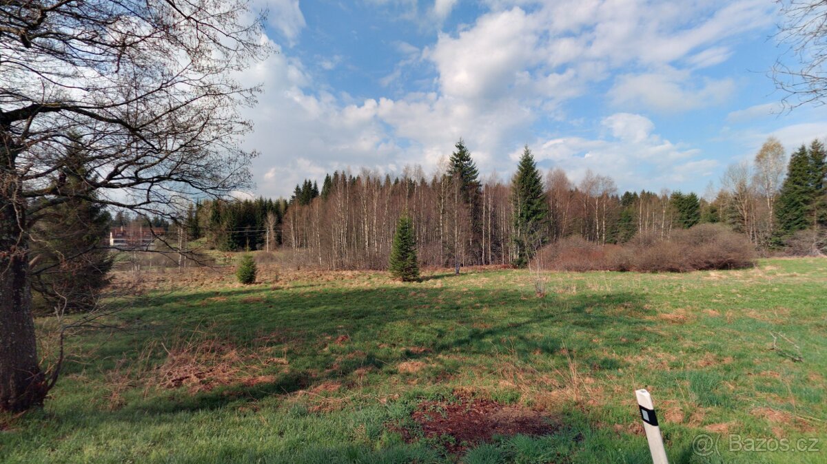 Zajímavý pozemek přímo u výpadovky směr Guglwald