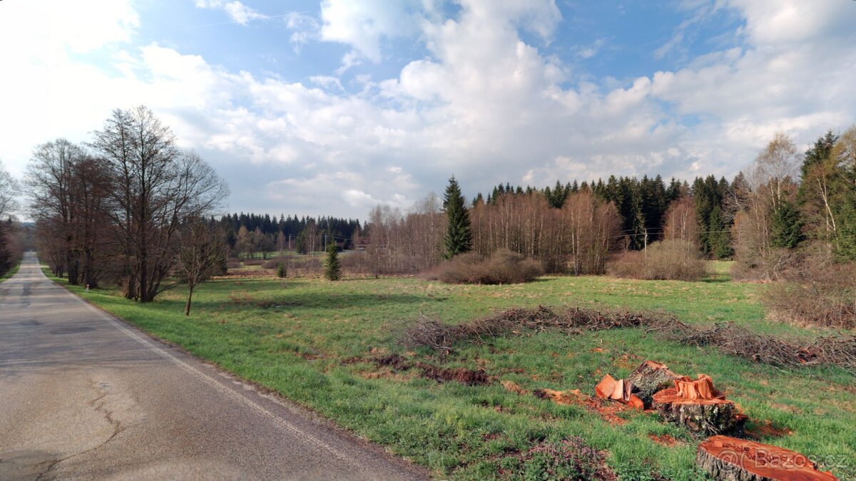 Zajímavý pozemek přímo u výpadovky směr Guglwald