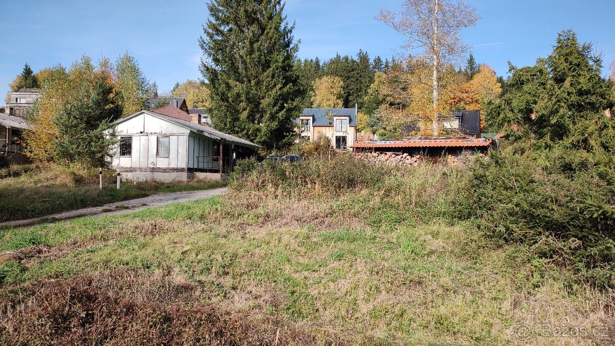 Prodej stavebního pozemku 900 m² s výhledem na jezero