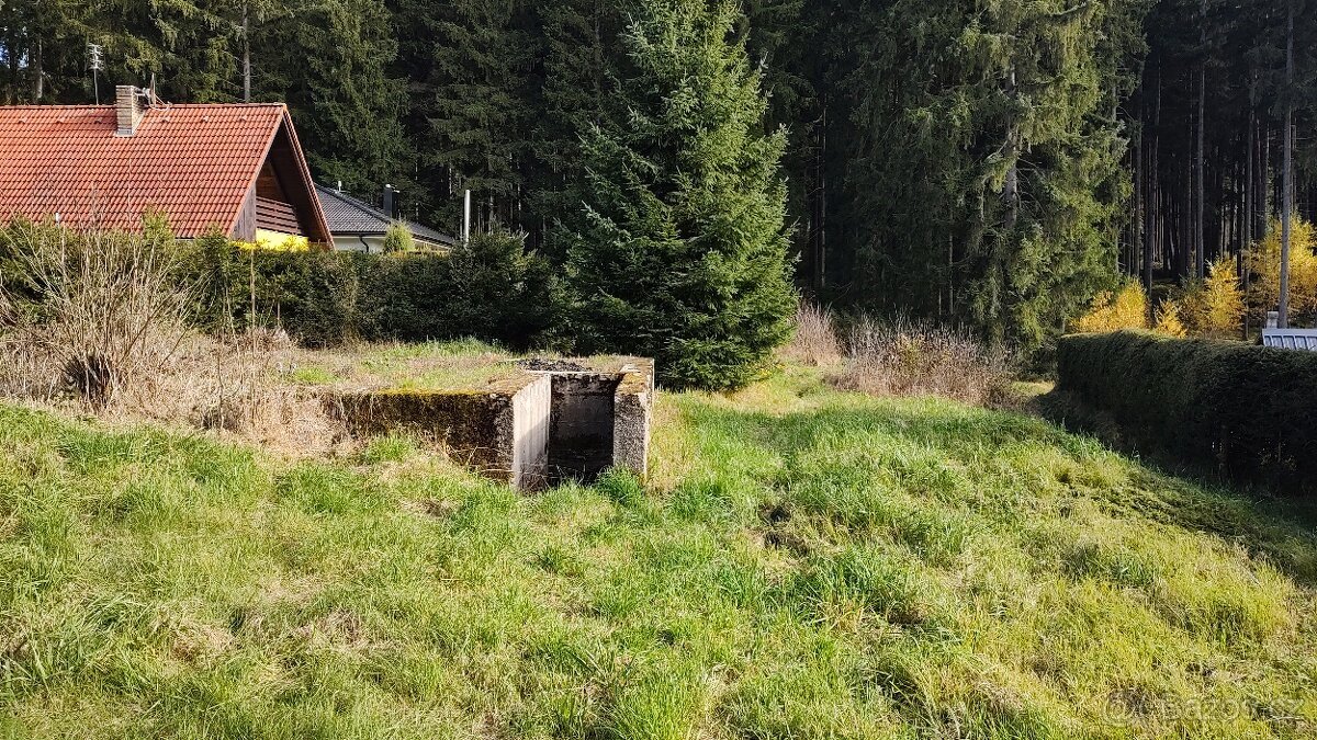 Prodej stavebního pozemku 900 m² s výhledem na jezero