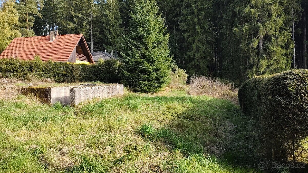 Prodej stavebního pozemku 900 m² s výhledem na jezero