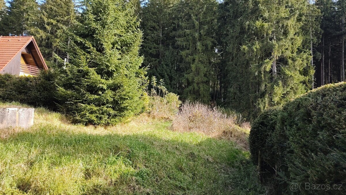 Prodej stavebního pozemku 900 m² s výhledem na jezero