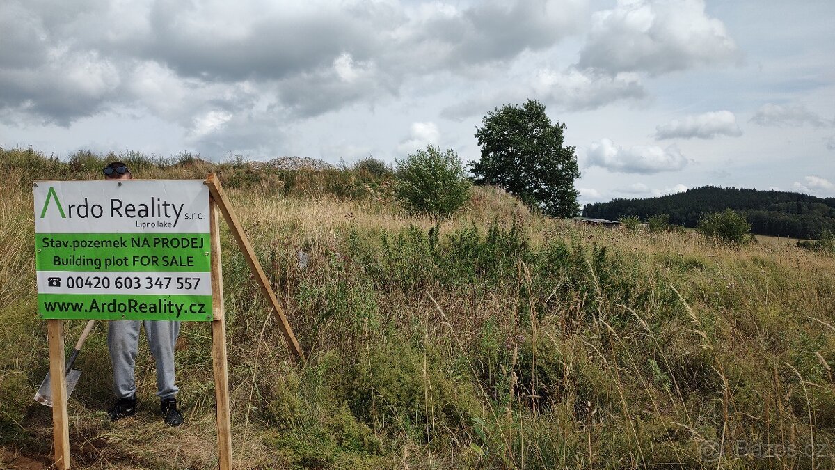 Plně zasíťovaný pozemek s výhledem na jezero - Horní Planá