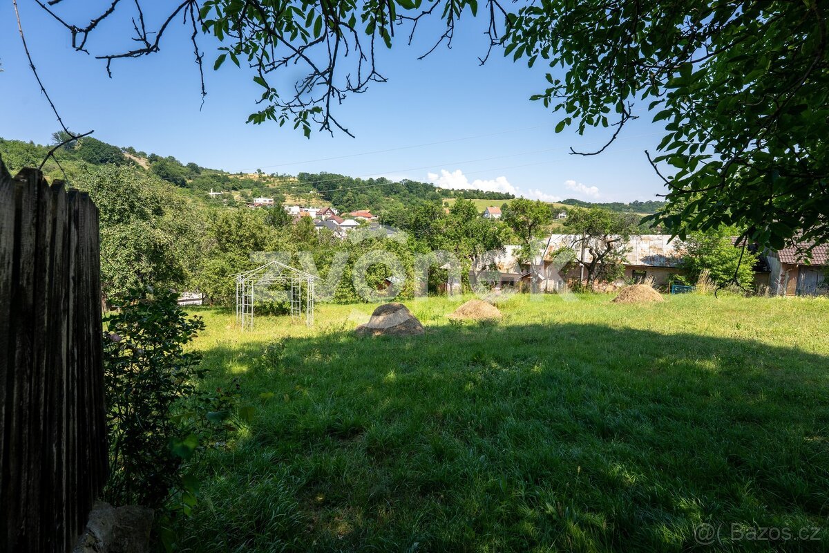 Prodej stavebního pozemku 1 282 m², Košíky, ev.č. ZL04780