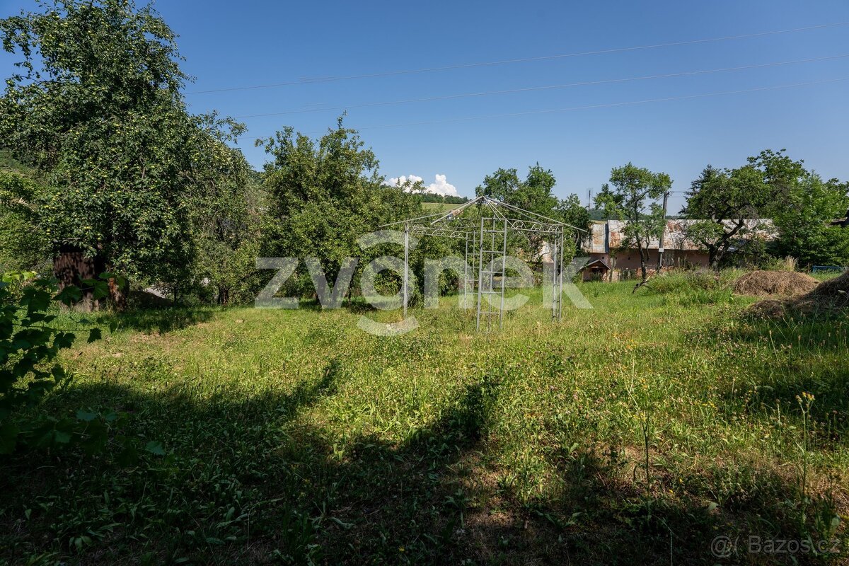 Prodej stavebního pozemku 1 282 m², Košíky, ev.č. ZL04780