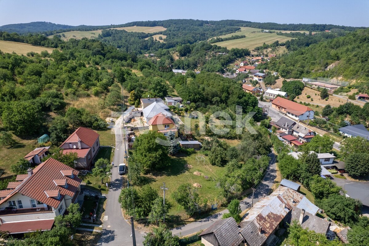 Prodej stavebního pozemku 1 282 m², Košíky, ev.č. ZL04780