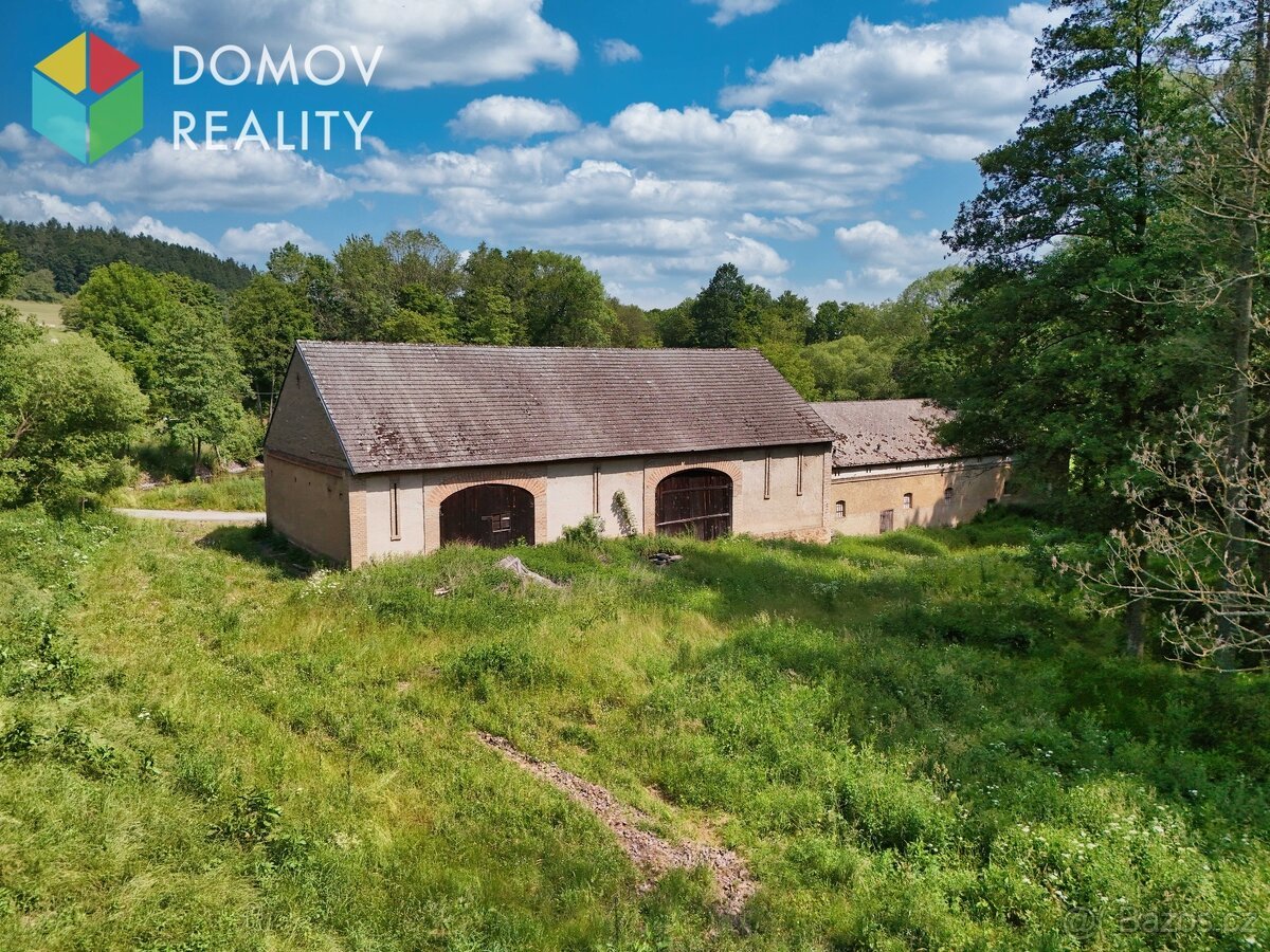 Prodej souboru hospodářských budov s pozemky – 7 287 m², Jív