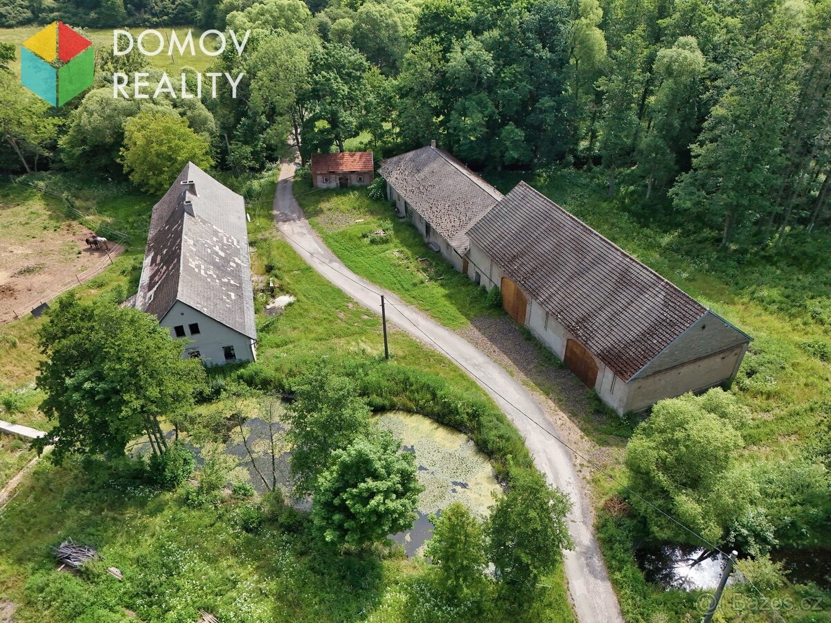 Prodej souboru hospodářských budov s pozemky – 7 287 m², Jív