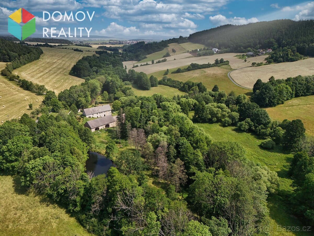 Prodej souboru hospodářských budov s pozemky – 7 287 m², Jív