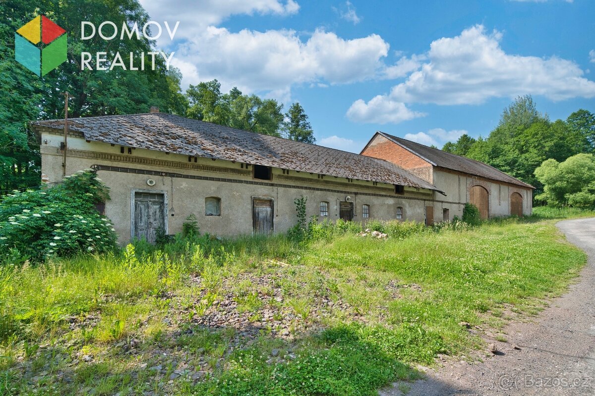 Prodej souboru hospodářských budov s pozemky – 7 287 m², Jív