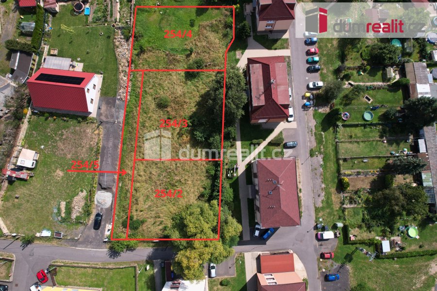 Prodej 1 pozemku k výstavbě RD každý o velikosti 700 m2, Vel