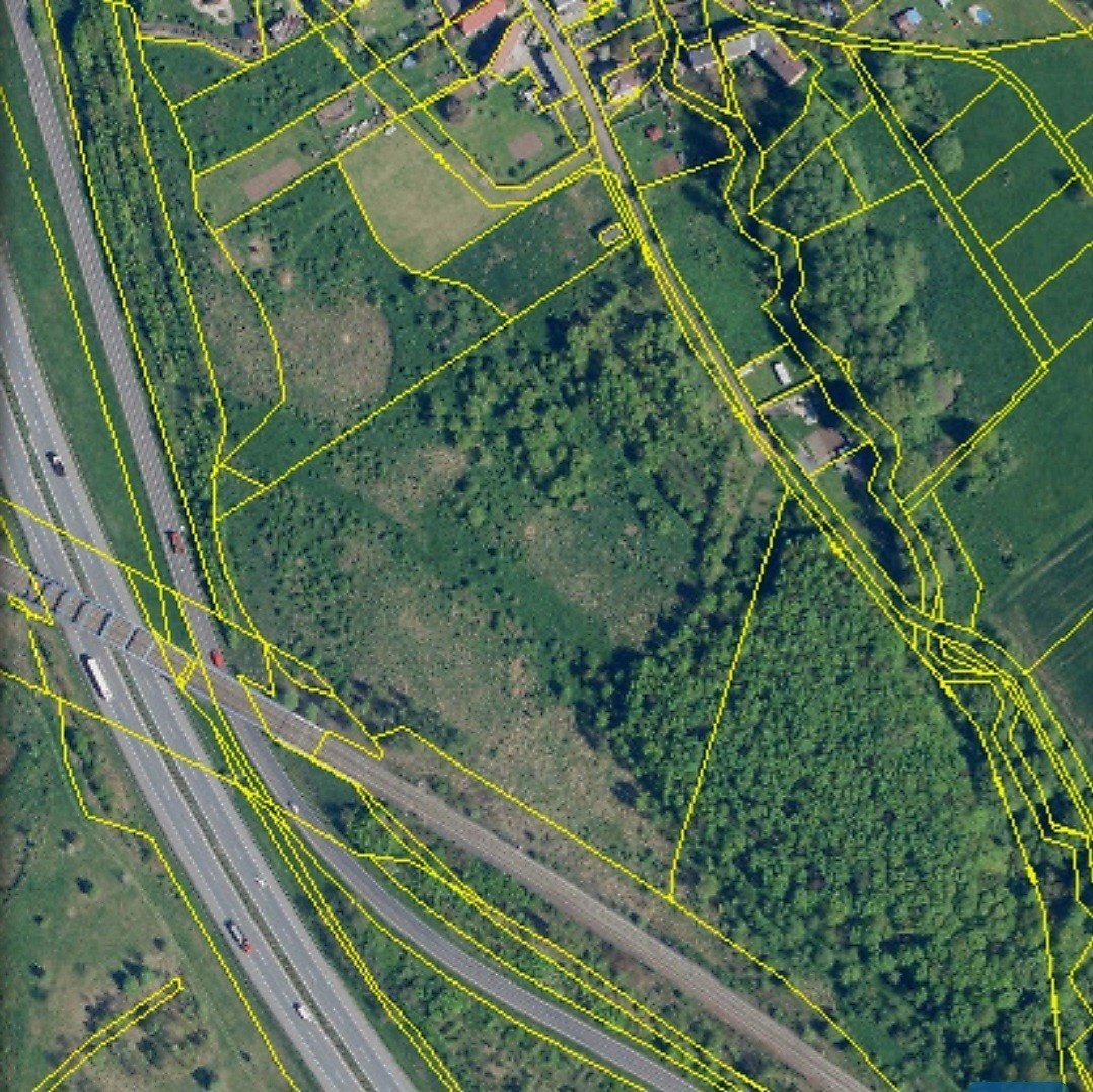 Prodám pozemek u dálnice D8, 29 360m2, cena 238Kč/m2