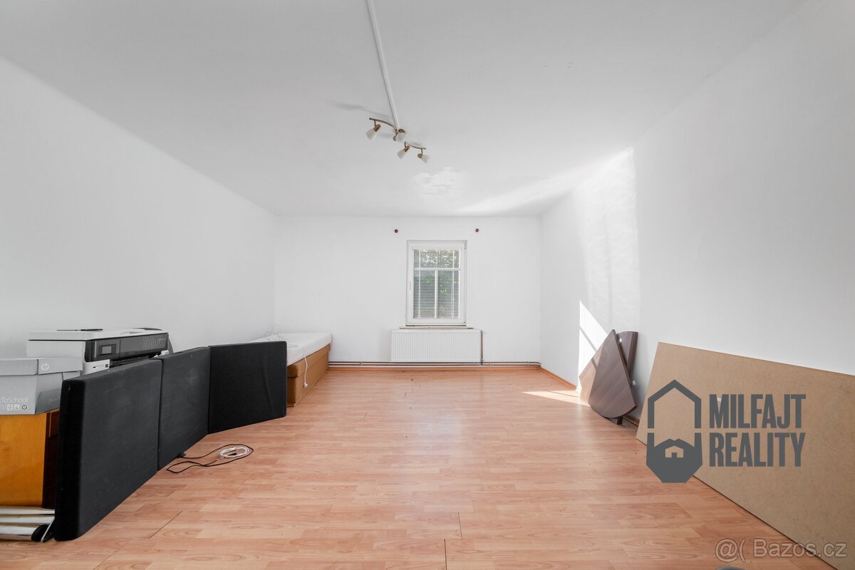 Prodej pozemku 36.850 m², Hamr na Jezeře - Břevniště