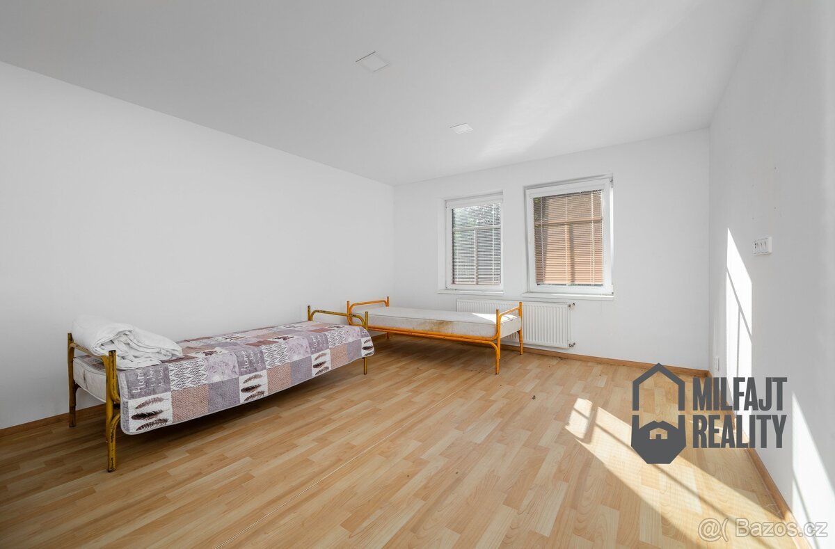 Prodej pozemku 36.850 m², Hamr na Jezeře - Břevniště