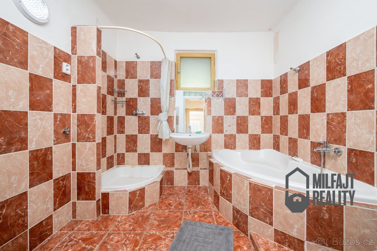 Prodej pozemku 36.850 m², Hamr na Jezeře - Břevniště