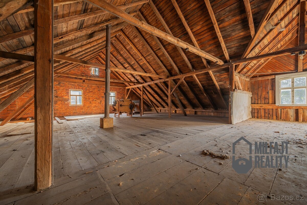 Prodej pozemku 36.850 m², Hamr na Jezeře - Břevniště