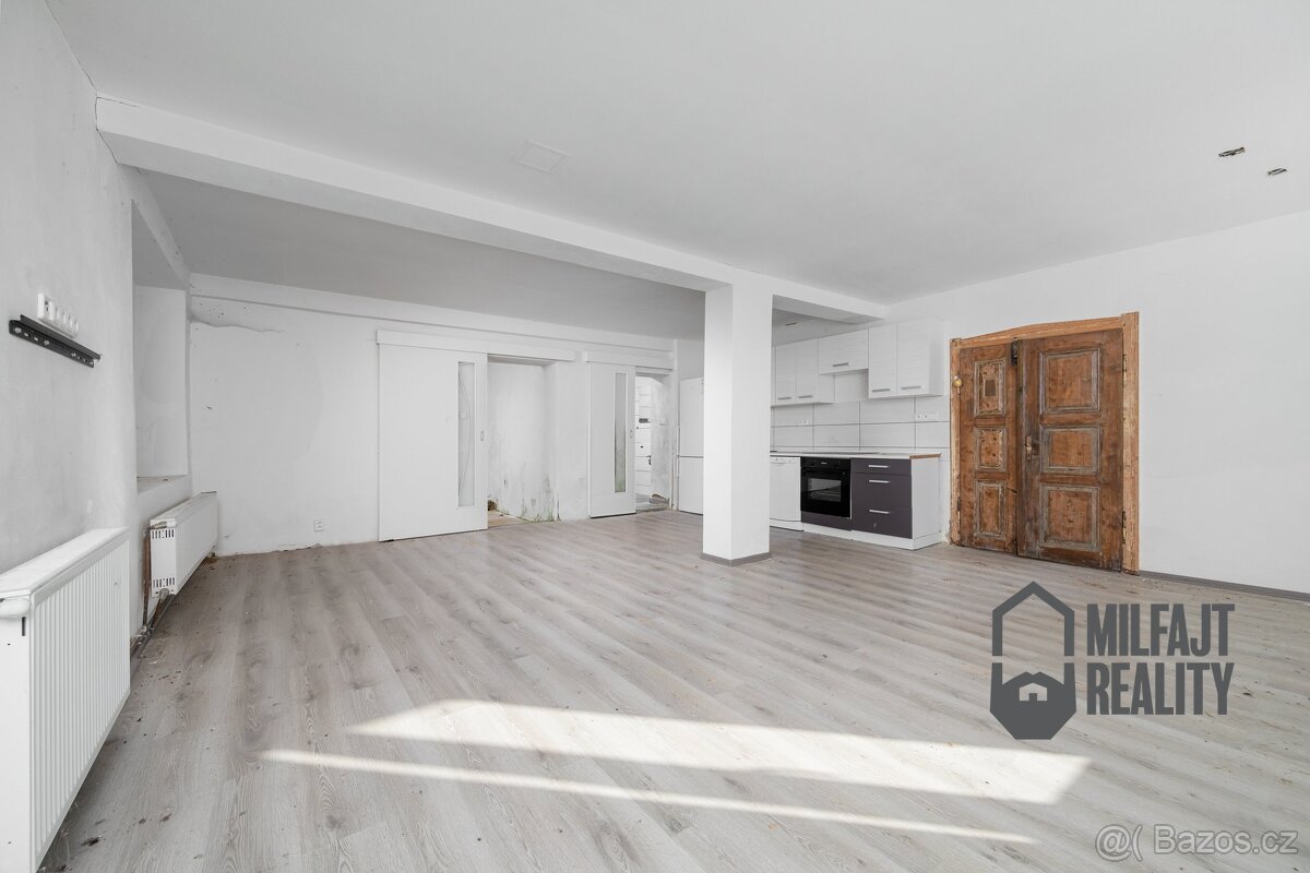 Prodej pozemku 36.850 m², Hamr na Jezeře - Břevniště