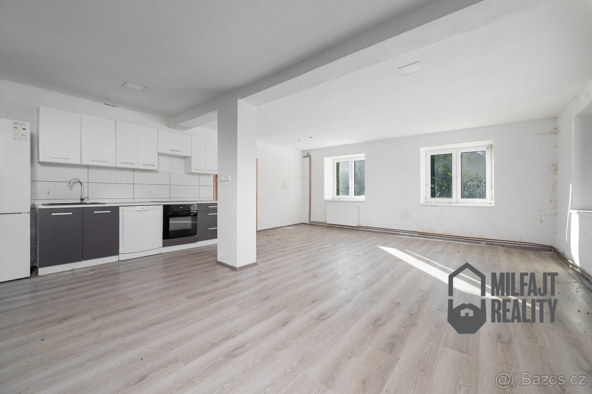 Prodej pozemku 36.850 m², Hamr na Jezeře - Břevniště