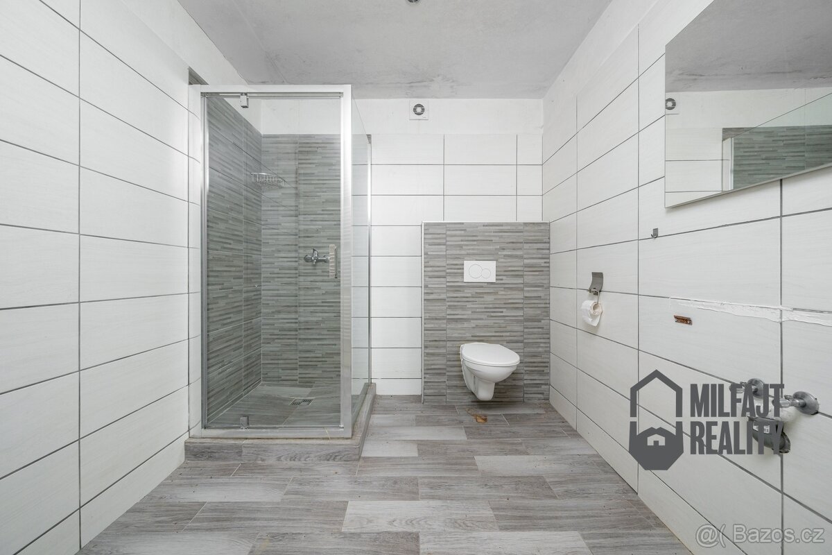 Prodej pozemku 36.850 m², Hamr na Jezeře - Břevniště