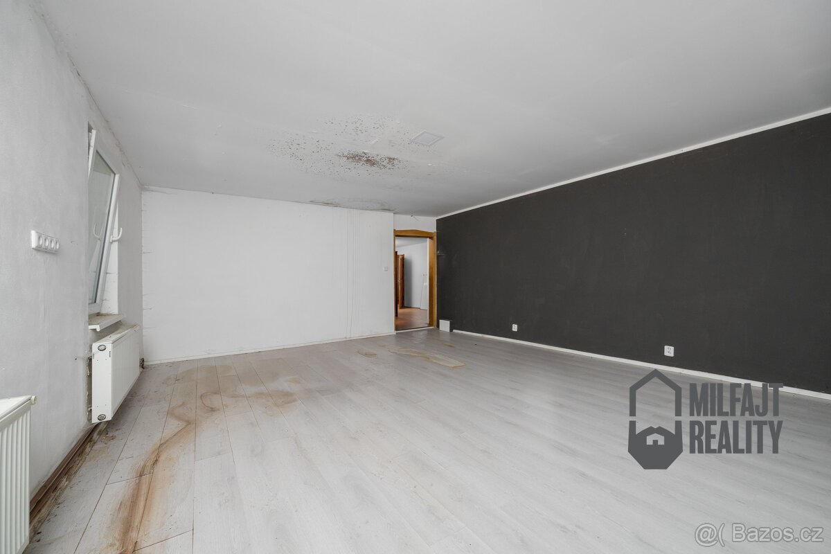 Prodej pozemku 36.850 m², Hamr na Jezeře - Břevniště