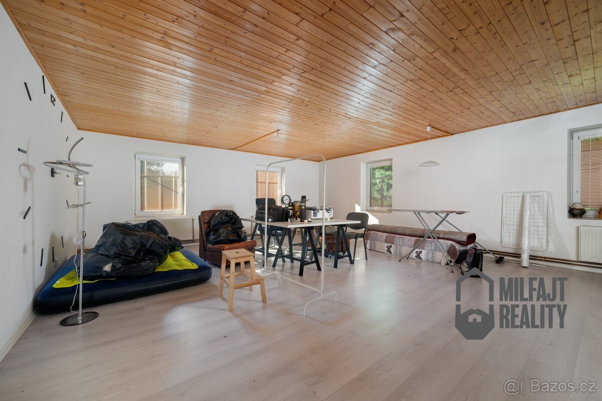Prodej pozemku 36.850 m², Hamr na Jezeře - Břevniště