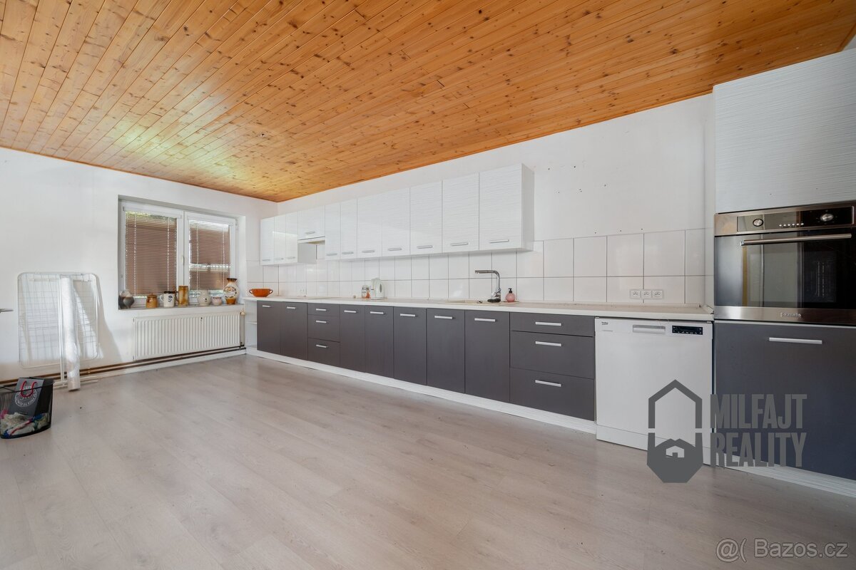 Prodej pozemku 36.850 m², Hamr na Jezeře - Břevniště