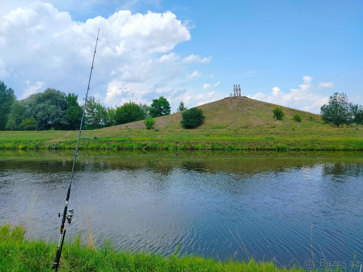 Pozemek u řeky Moravy 1028m