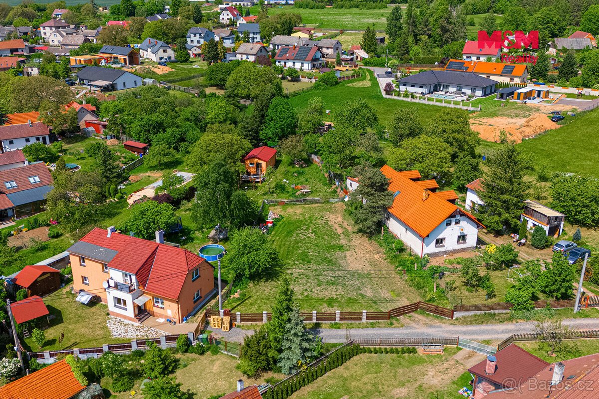 Prodej pozemku, 952 m², Háje