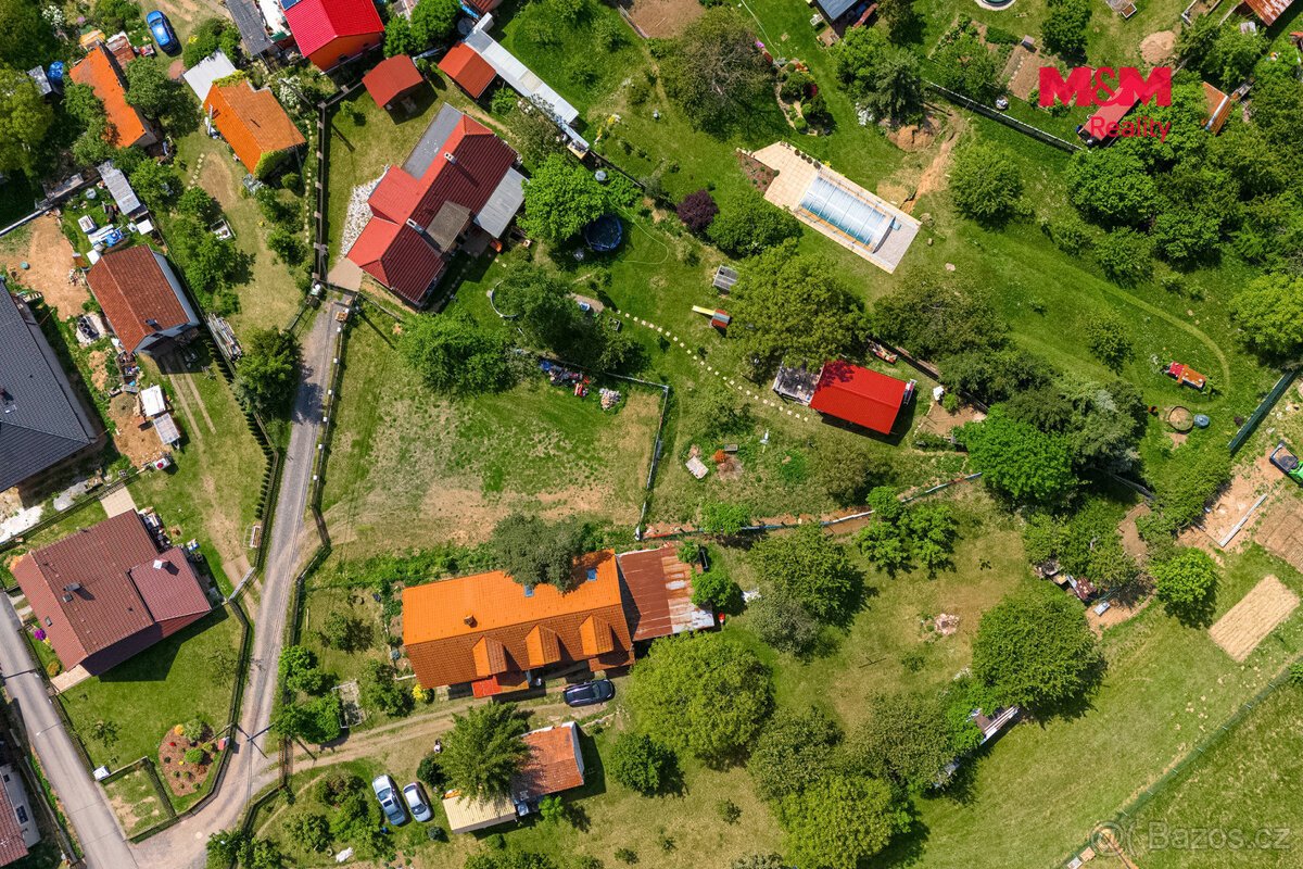 Prodej pozemku, 952 m², Háje