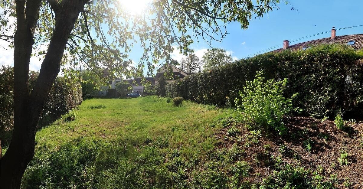 Prodej pozemku 594 m2 na RD se staveb. povolením P10 Benice