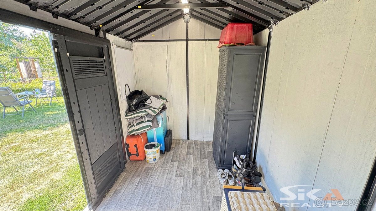 Pozemek s karavanem + zahr. domek s č.e., 683 m2 - Louny