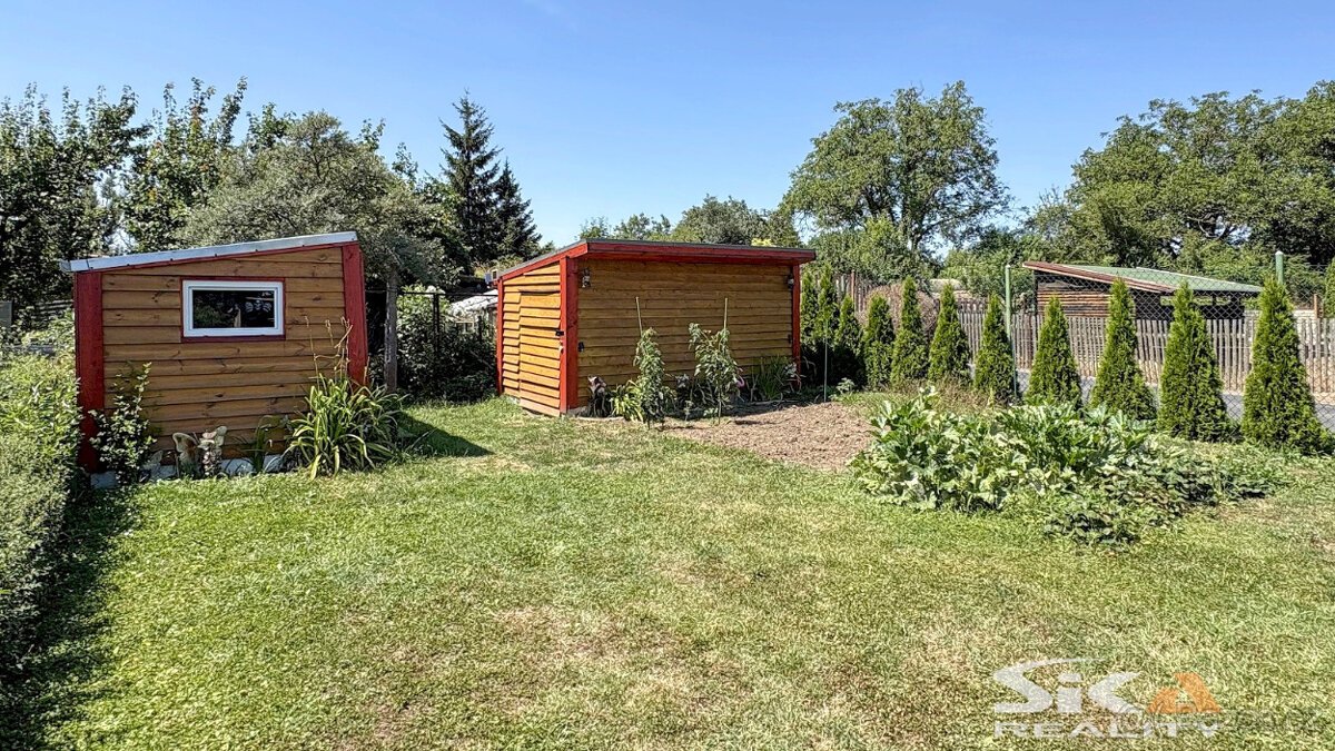 Pozemek s karavanem + zahr. domek s č.e., 683 m2 - Louny
