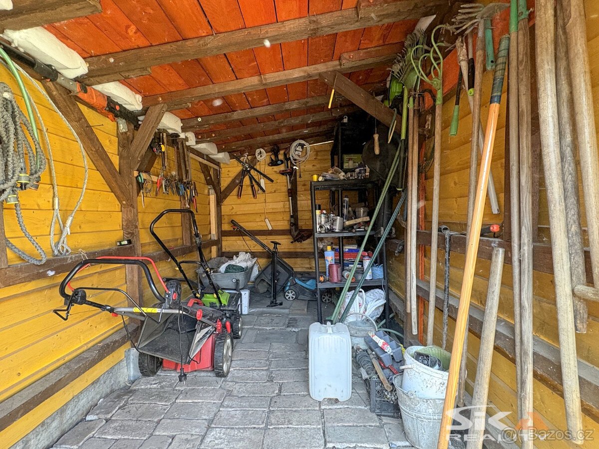 Pozemek s karavanem + zahr. domek s č.e., 683 m2 - Louny